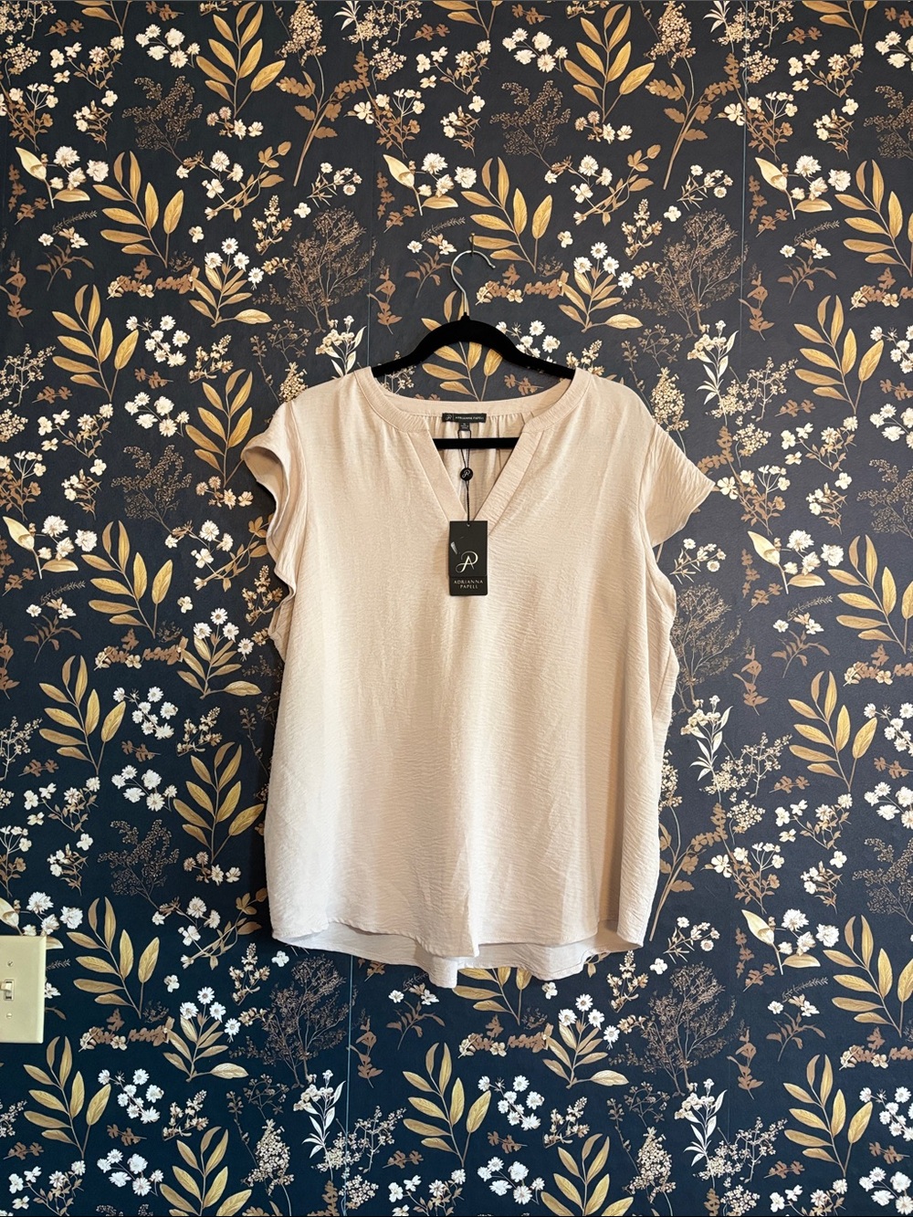 Adrianna Papell Solid Flutter Sleeves Cream V-Neck Cap Sleeve Blouse Size XL
